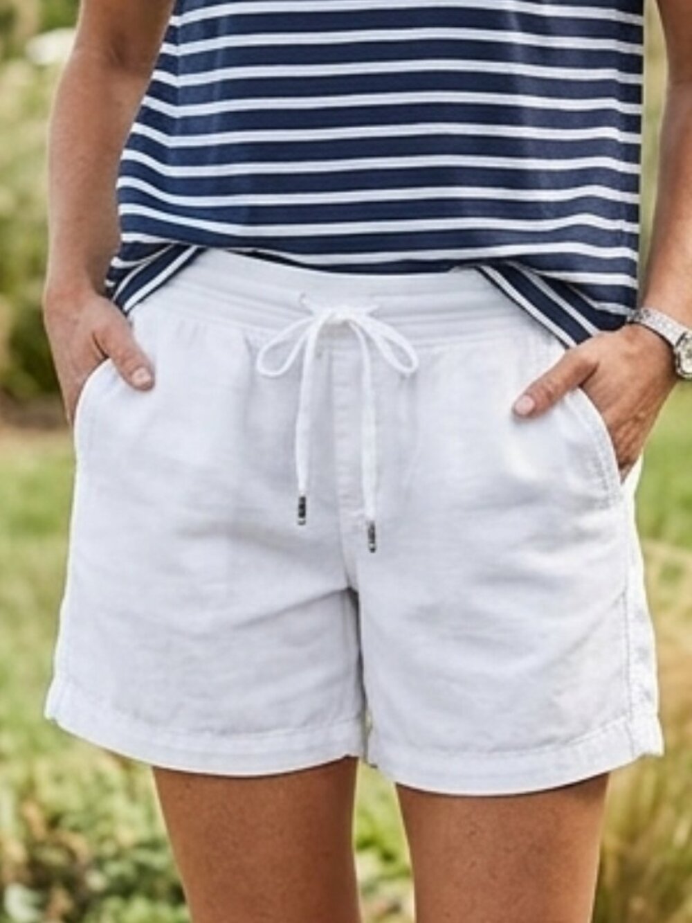 Women's Orvis Classic Collection White Drawstring Pull-On Shorts - Size Medium